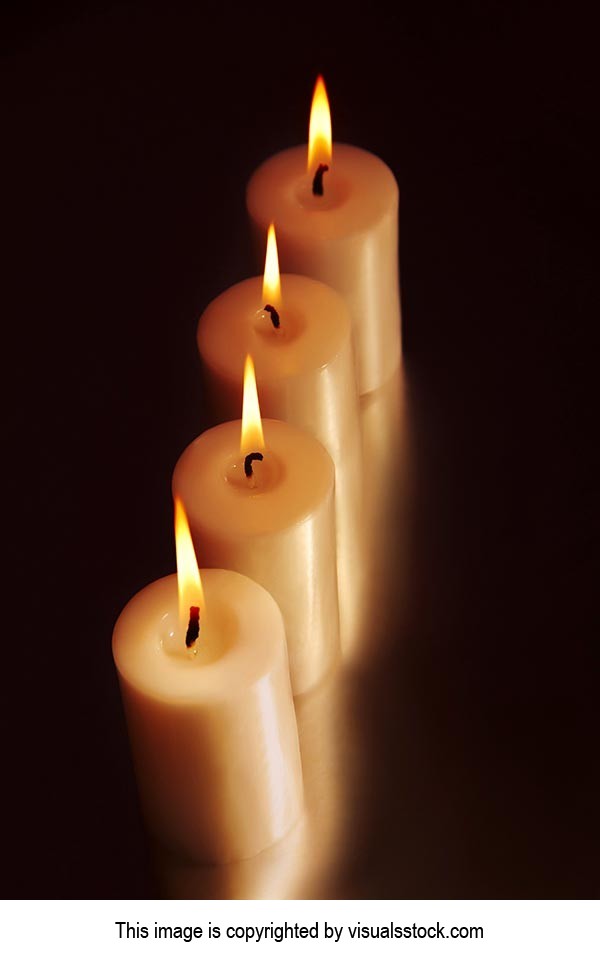 Arranging ; Black background ; Burning ; Candlelig