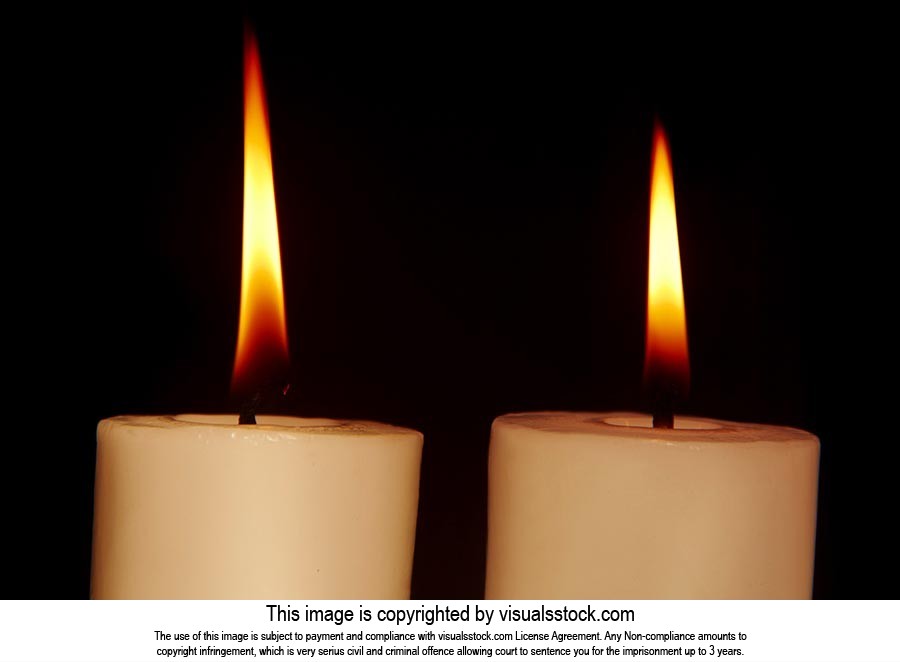 Black background ; Burning ; Candlelight ; Candles