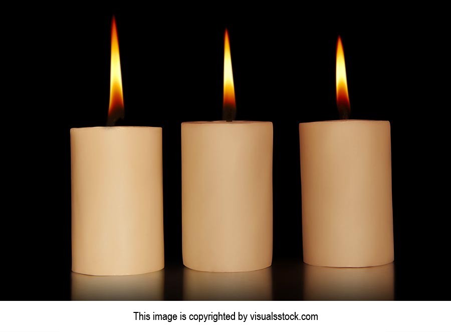 Arranging ; Black background ; Burning ; Candlelig