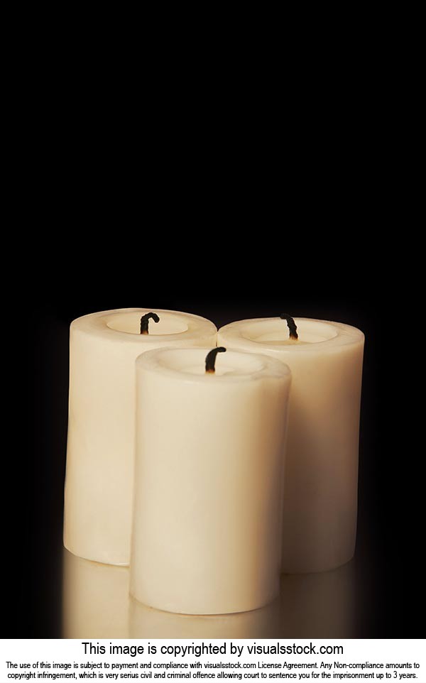 Arranging ; Black background ; Candlelight ; Candl