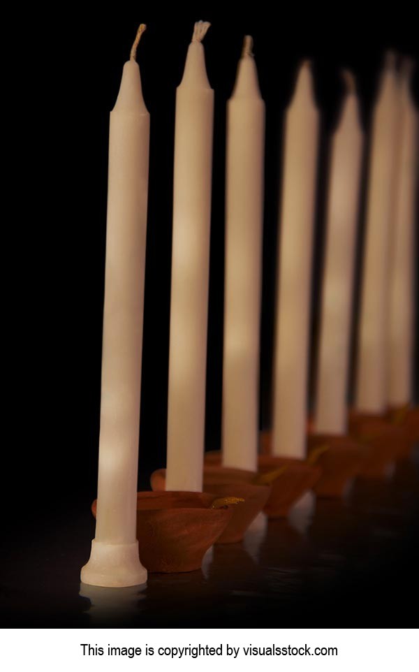 Abundance ; Arranging ; Black background ; Candles