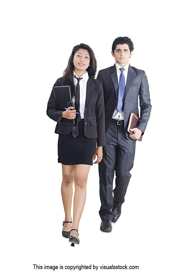 25-30 Years ; 3-5 People ; Adult Man ; Adult Woman