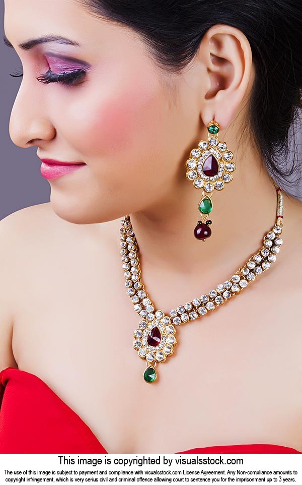 Beautiful Lady Necklace And Earring Design Wear