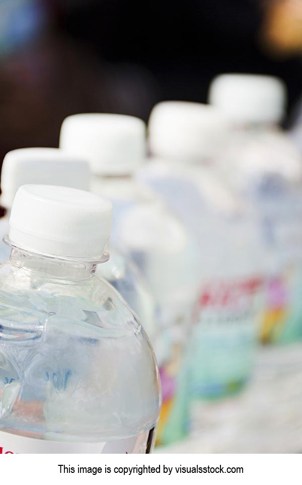 Arranging ; Bottle ; Close-Up ; Color Image ; Day 