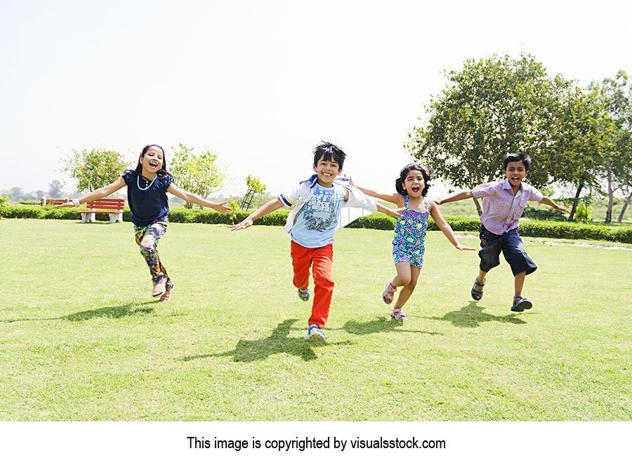 3-5 People ; Arms Outstretched ; Bonding ; Boys ; 