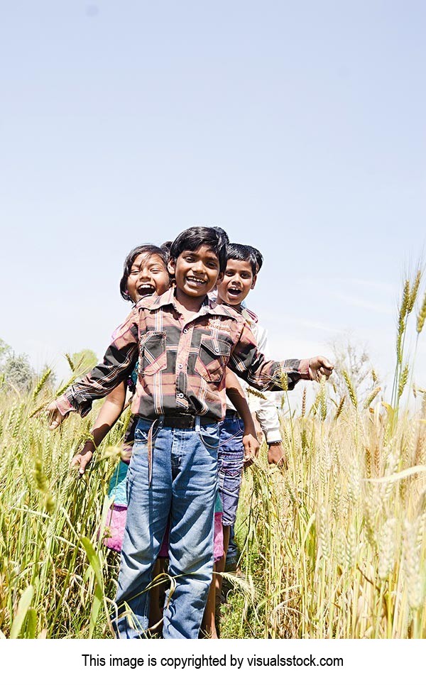 Agriculture ; Boys ; Casual Clothing ; Cheering ; 