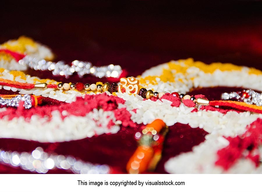 Arranging ; Celebrations ; Close-Up ; Color Image 