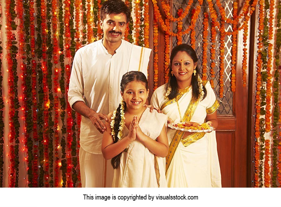 3-5 People ; 30-40 Years ; Aarti ; Adult Man ; Adu