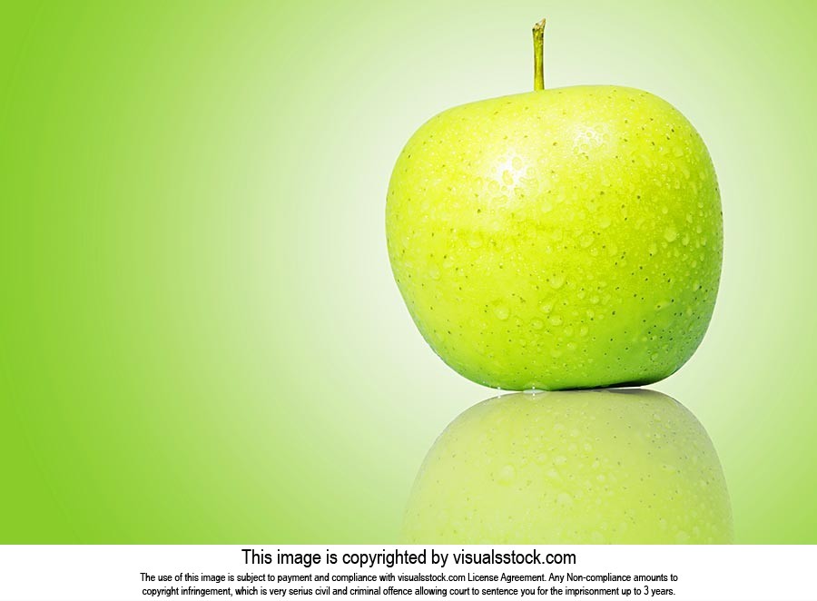 Apple ; Close-Up ; Color Image ; Colored Backgroun