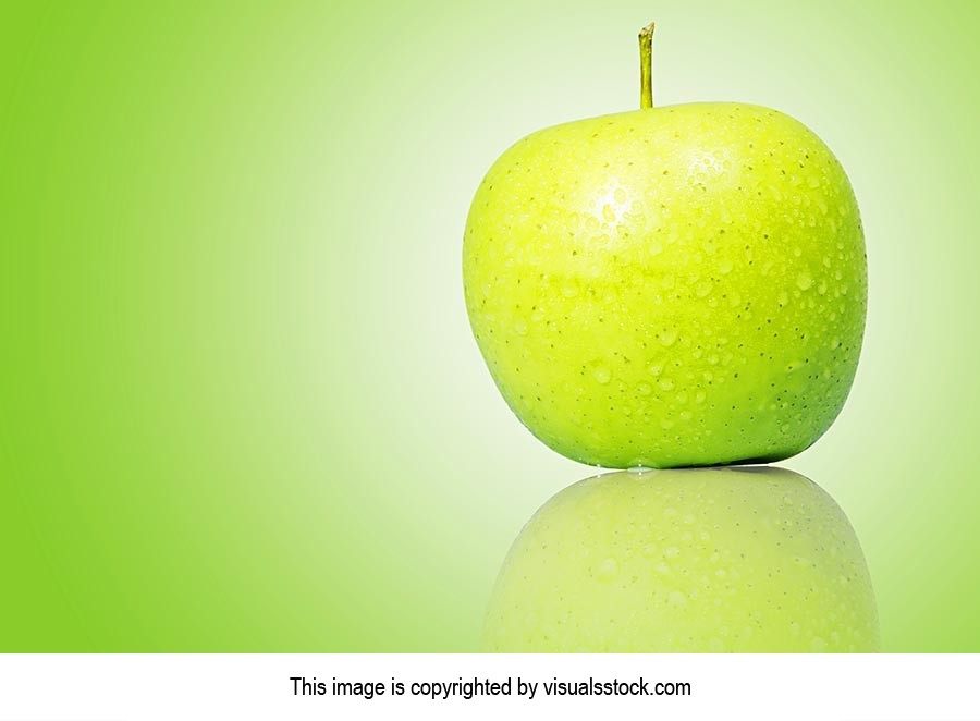 Apple ; Close-Up ; Color Image ; Colored Backgroun