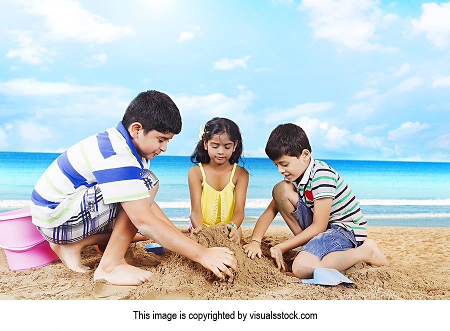 3-5 People ; Beach ; Boys ; Brother ; Bucket ; Car