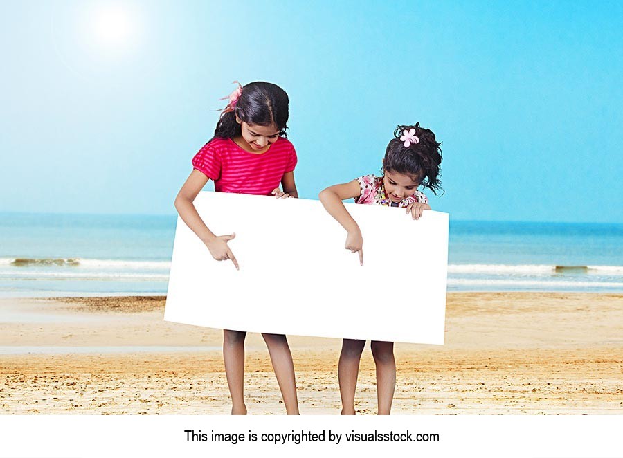 2 People ; Beach ; Casual Clothing ; Color Image ;