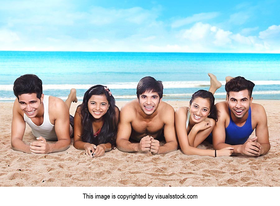 20-25 Years ; 3-5 People ; Adults Only ; Beach ; B