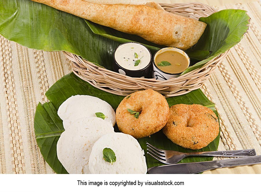 Arranging ; Banana Leaf ; Basket ; Bowl ; Chutney 