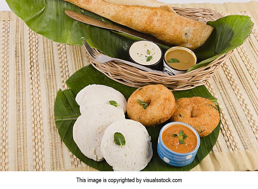 Arranging ; Banana Leaf ; Basket ; Bowl ; Chutney 