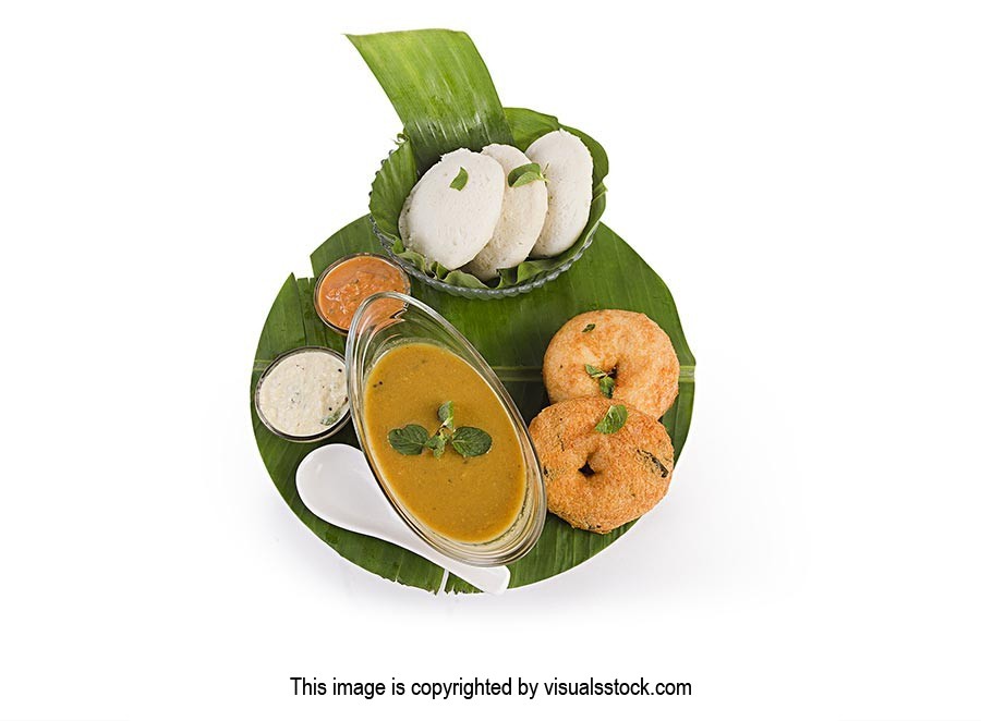 Arranging ; Banana Leaf ; Bowl ; Chutney ; Close-u