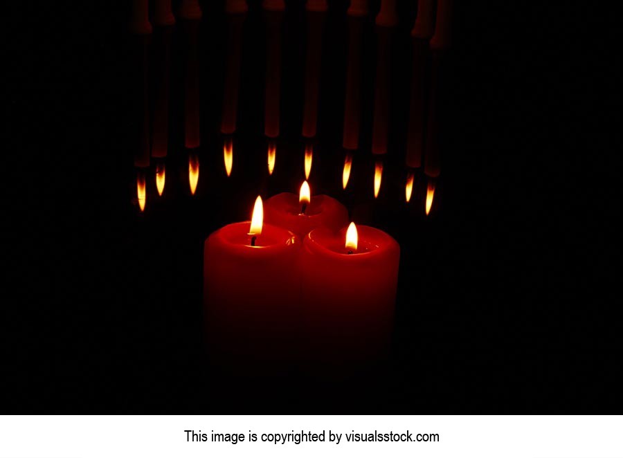 Arranging ; Black Background ; Burning ; Candlelig