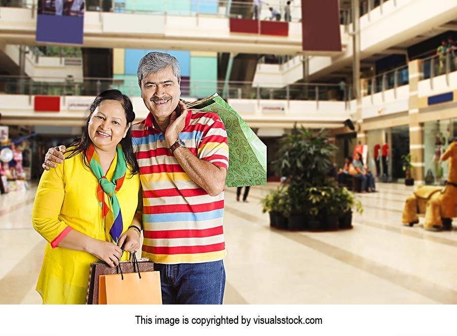 2 People ; 50-60 Years ; Adult Man ; Adult woman ;
