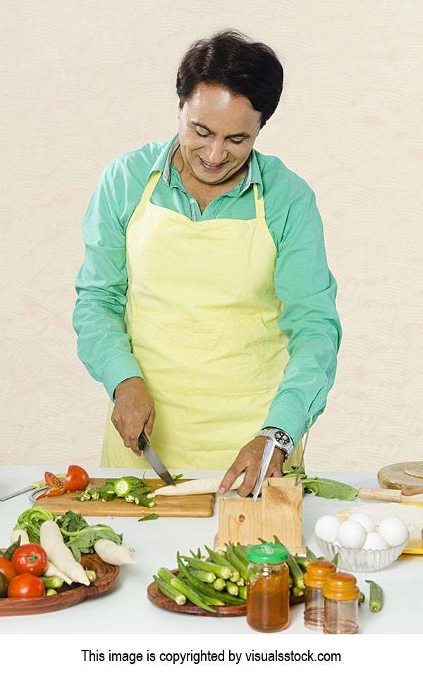 1 Person Only ; 40-50 Years ; Adult Man ; Apron ; 