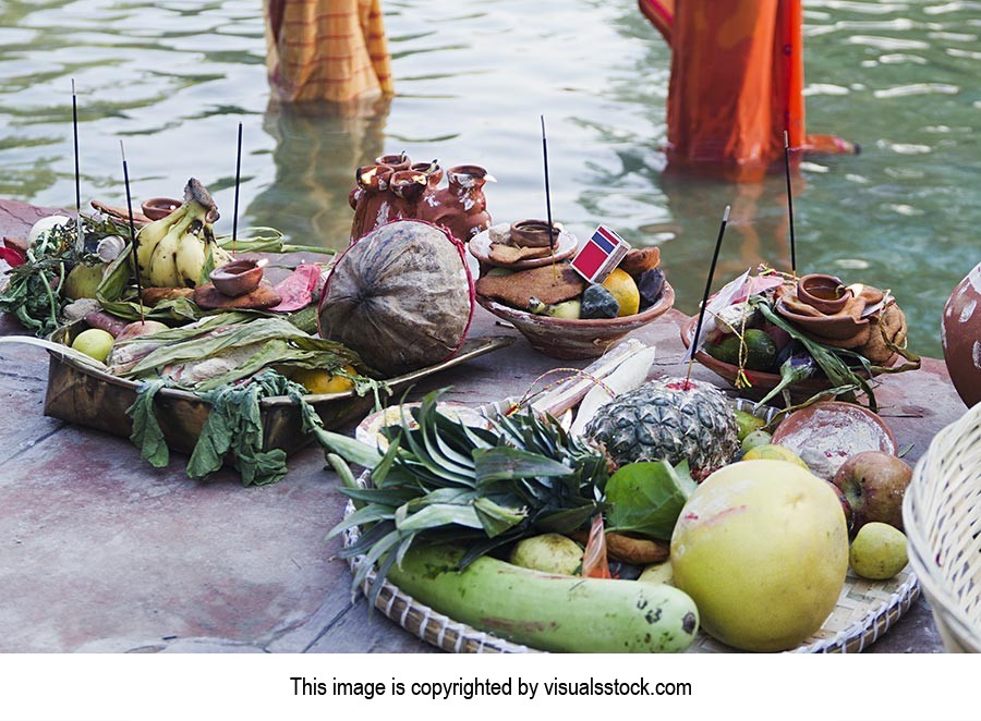 Aarti ; Celebrations ; Chhath Pooja ; Close-Up ; C