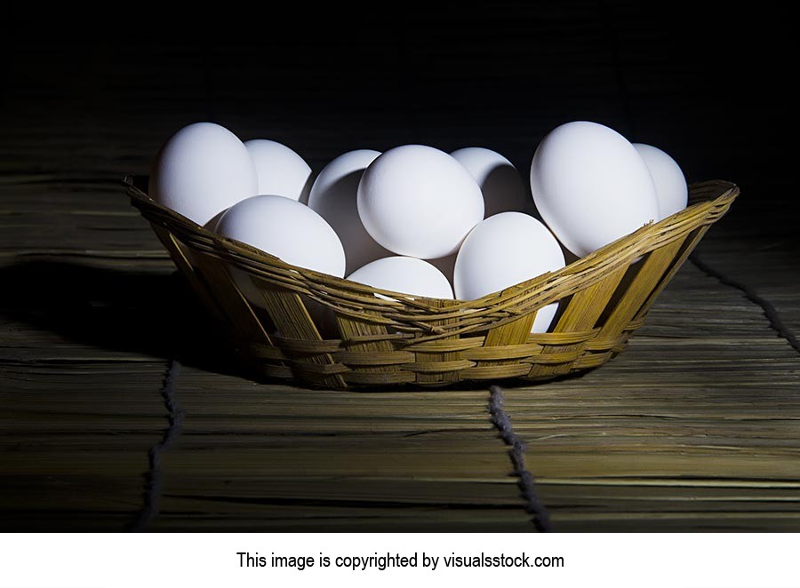 Abundance ; Arranging ; Basket ; Black background 