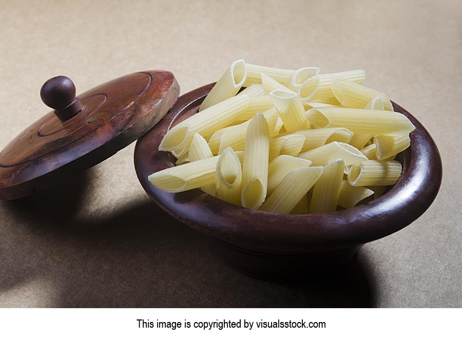 Abundance ; Arranging ; Bowl ; Close-Up ; Color Im