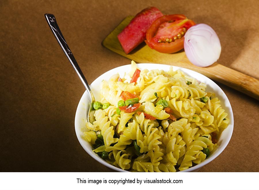 Arranging ; Bowl ; Carrot ; Close-Up ; Color Image