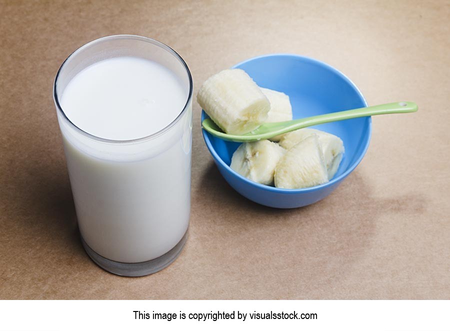 Arranging ; Banana ; Beverage ; Bowl ; Breakfast ;