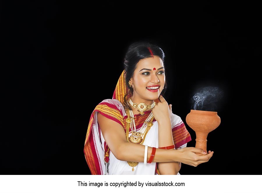 Bengali Woman Dhunuchi Dance