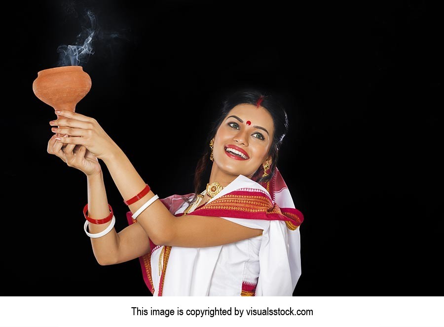 Bengali Woman Dhunuchi Dance