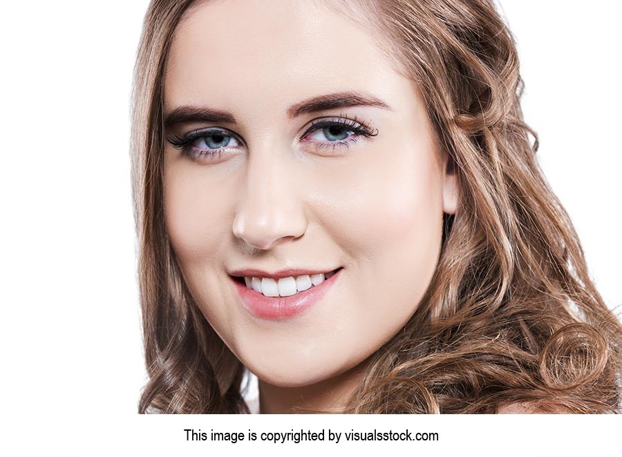 1 Person Only ; 25-30 Years ; Adult Woman ; Allure