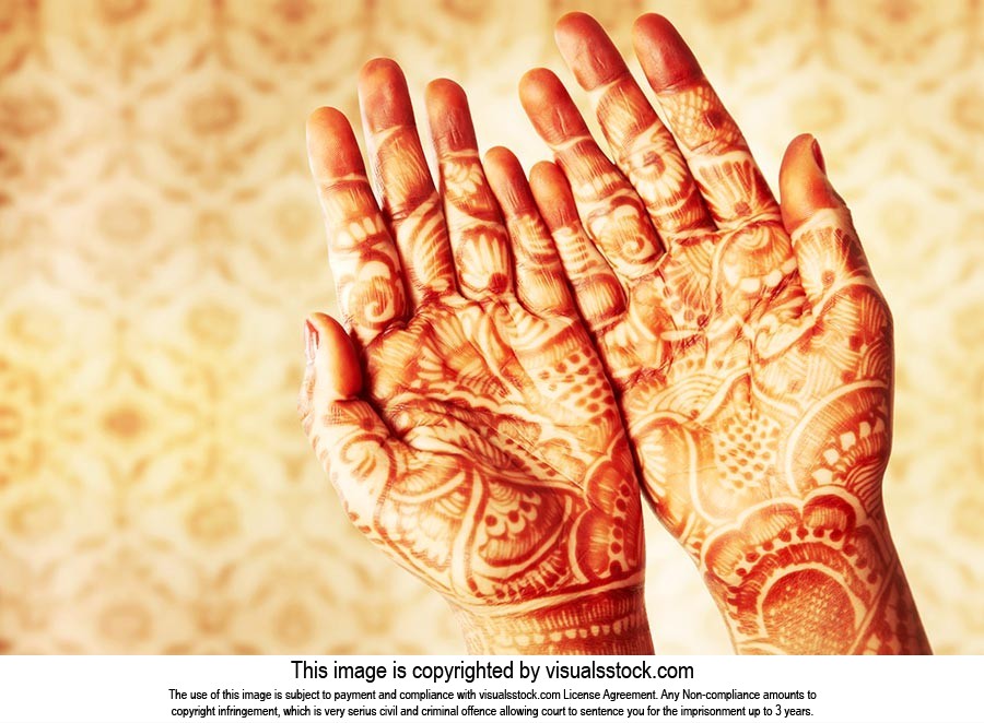 Close-up Indian Bride Hands-palm Heena Mehndi Designs Duing Wedding Ceremony