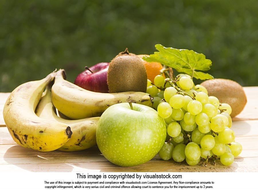 Abundance ; Apple ; Arranging ; Banana ; Close-Up 