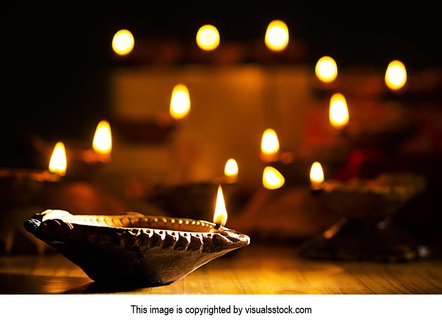 Arranging ; Black background ; Burning ; Celebrati