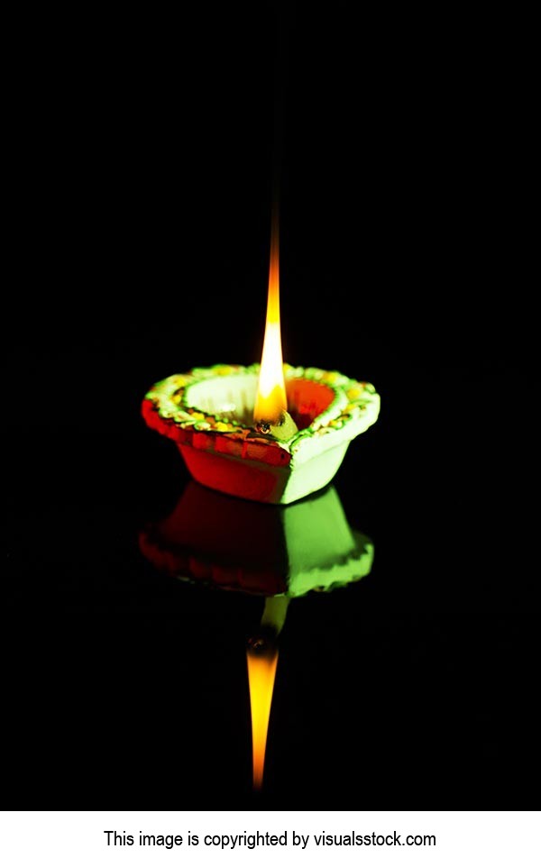 Black background ; Bright ; Burning ; Celebrations