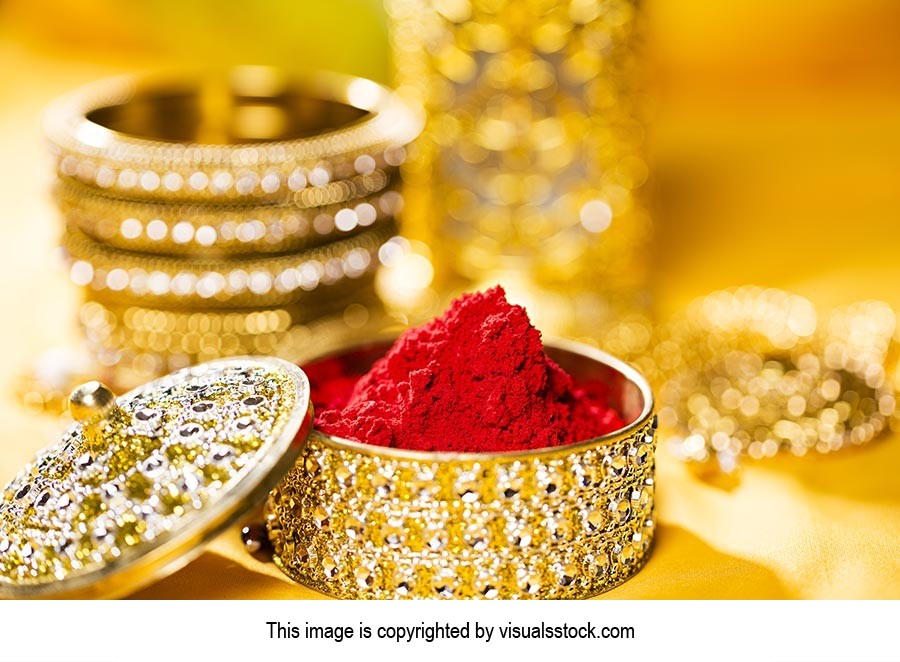 Arranging ; Bangle ; Beauty ; Box ; Celebrations ;