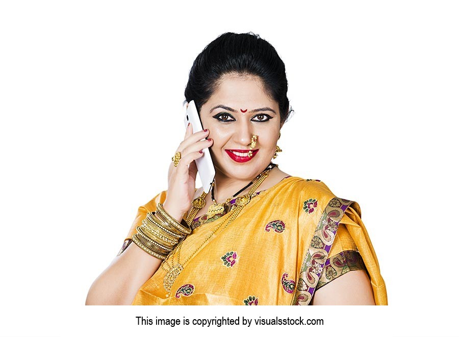 1 Person Only ; 30-40 Years ; Adult Woman ; Bindi 