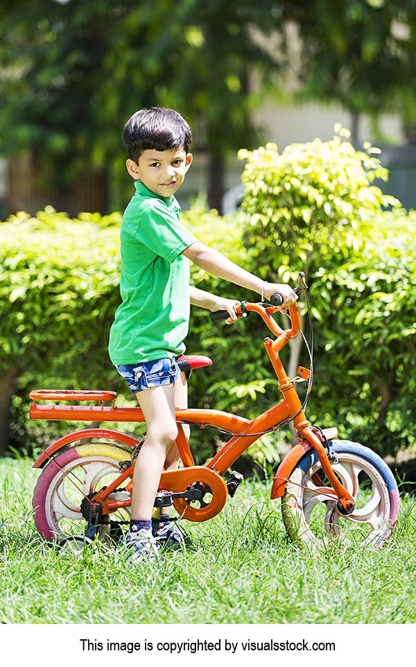 1 Person Only ; Bicycle ; Boys ; Casual Clothing ;