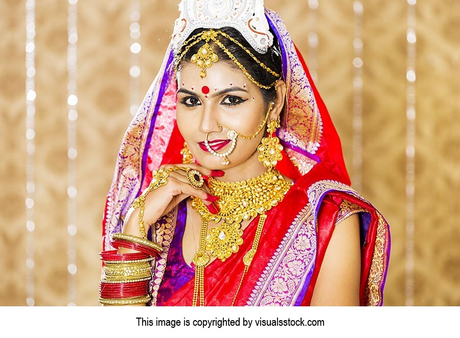 1 Person Only ; 25-30 Years ; Adult Woman ; Bangle