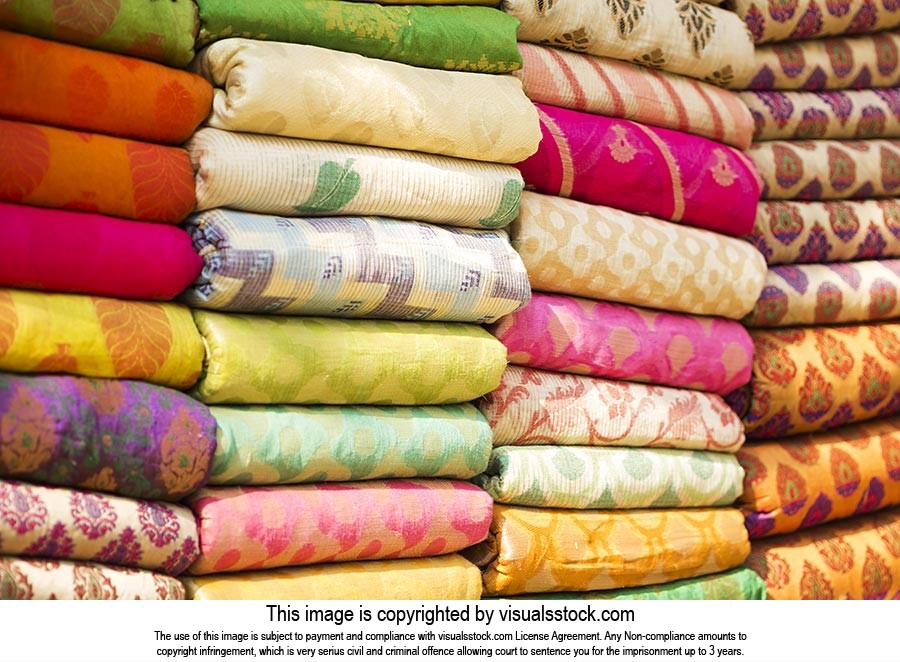 Abundance ; Arranging ; Blanket ; Close-Up ; Cloth