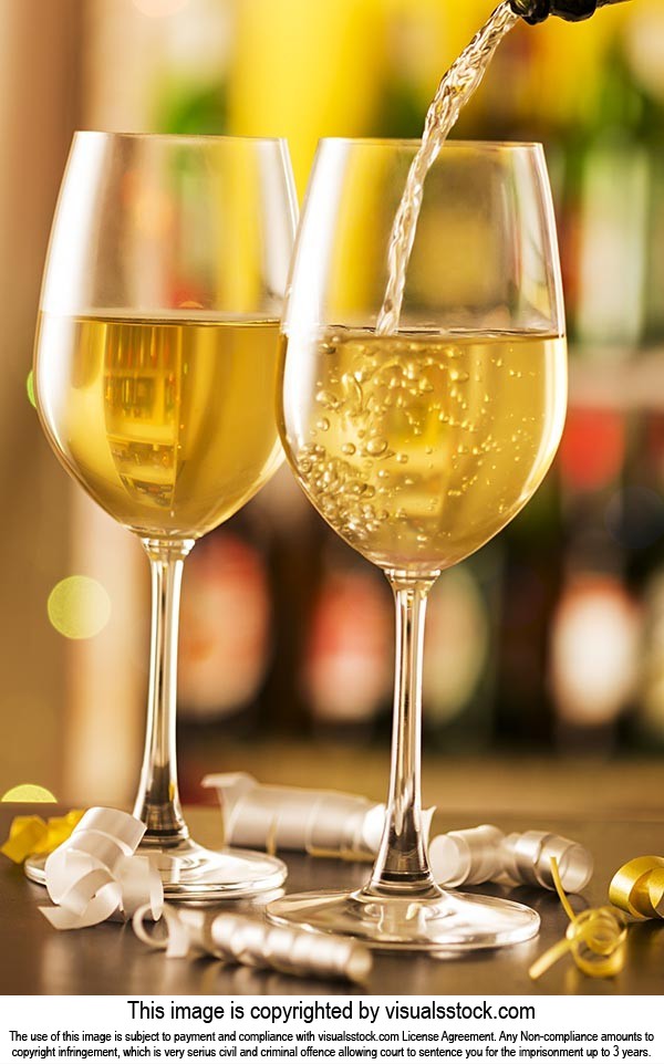 Alcohol ; Bar ; Beverage ; Celebrations ; Champagn
