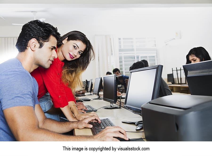 2 People ; 20-25 Years ; 25-30 Years ; Adult Woman