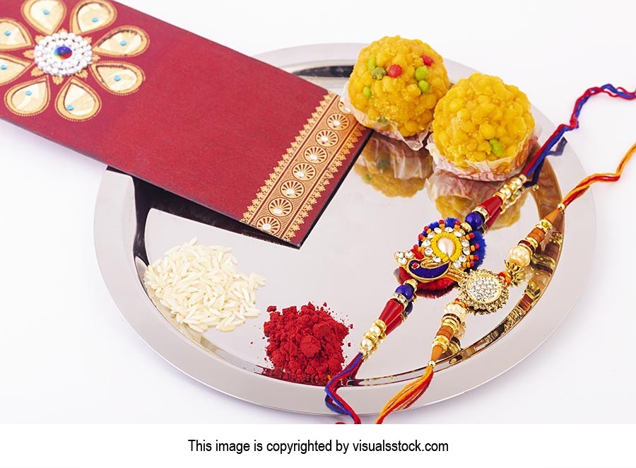 Arranging ; Celebrations ; Close-Up ; Color Image 