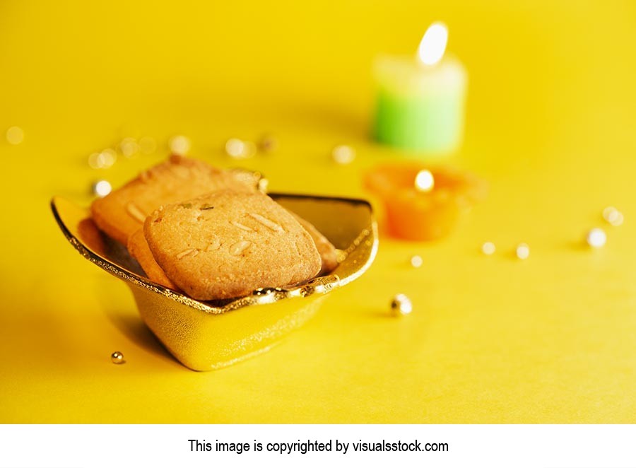 Arranging ; Bakery ; Biscuit ; Bowl ; Burning ; Ca