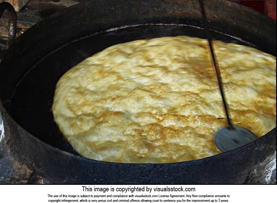Bread ; Chole Bhature ; Close-Up ; Color Image ; C