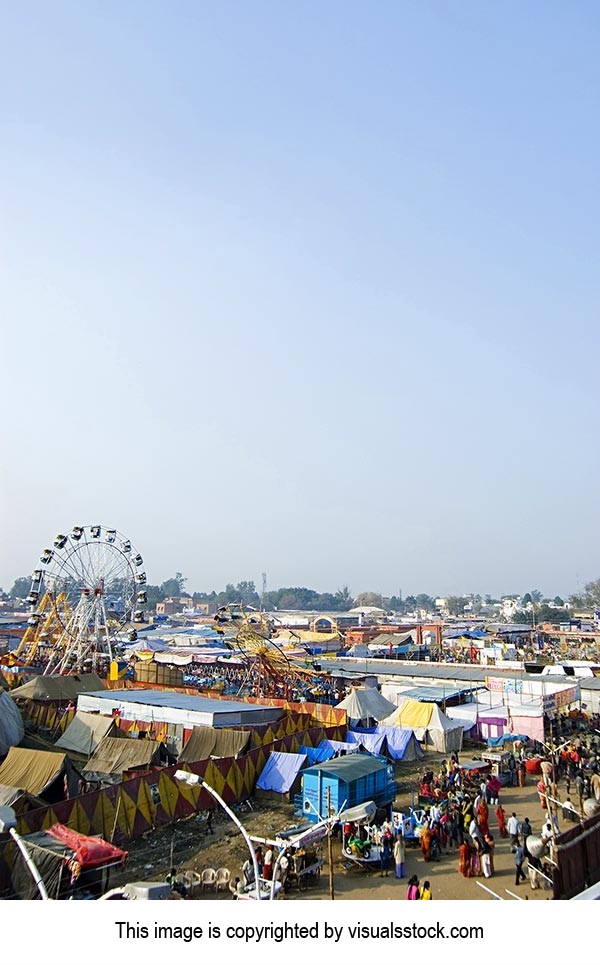 Amusement Park ; Blue Sky ; Color Image ; Copyspac