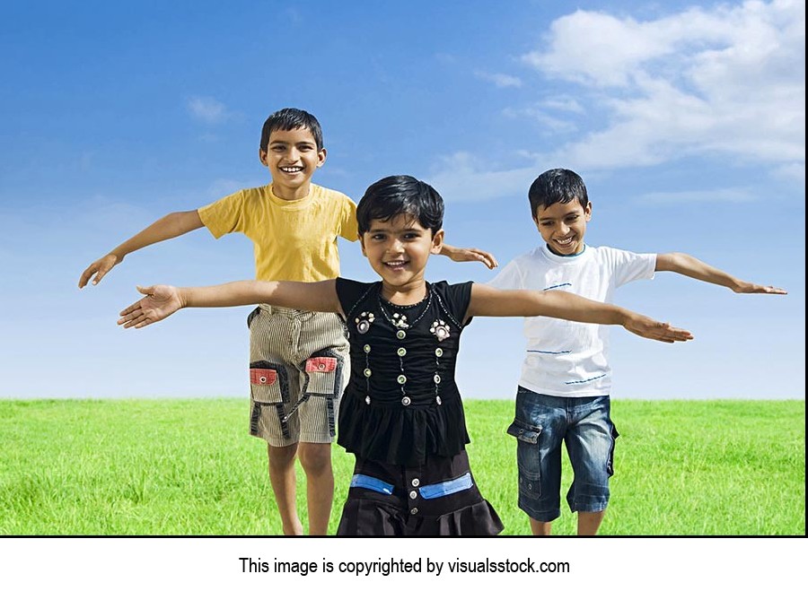 3-5 People ; Arms Outstretched ; Bonding ; Boys ; 