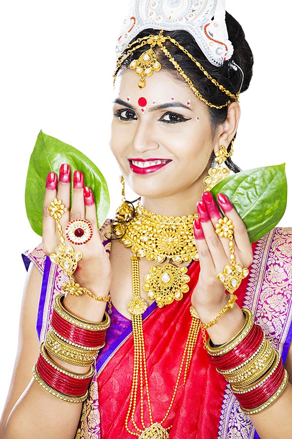 Beautiful Bengali Bride inTraditional WeddingDress