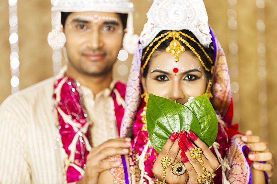 Closeup Bengali Wedding Couple Bride Coveringherface