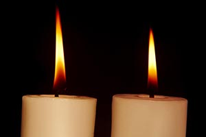 Black background ; Burning ; Candlelight ; Candles